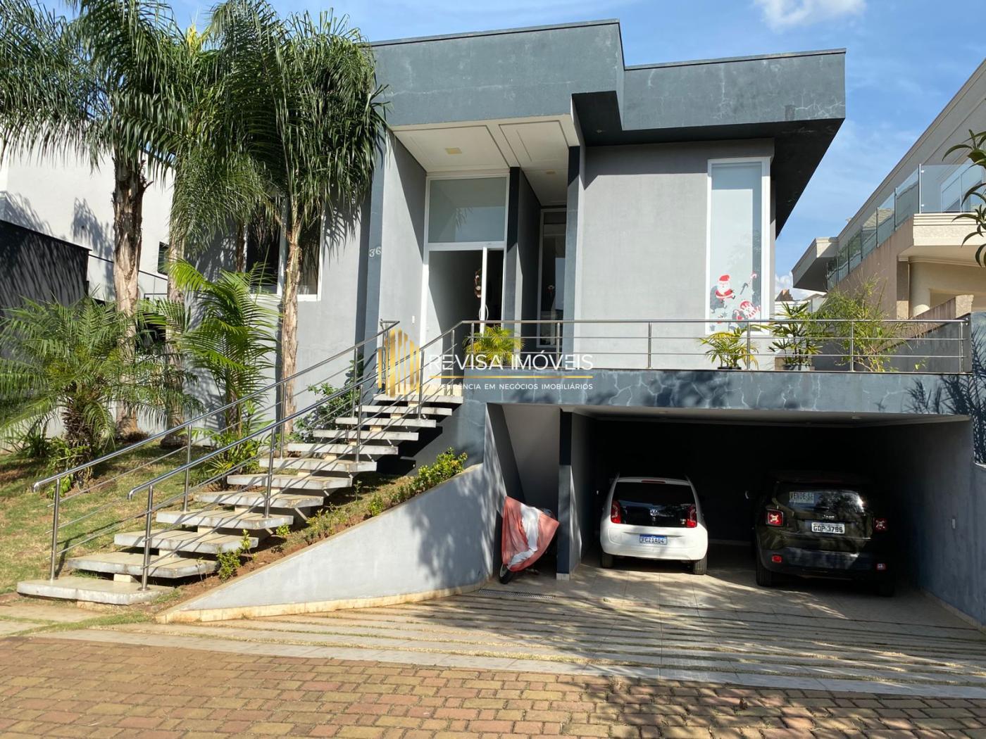 Casa de Condomínio à venda com 4 quartos, 250m² - Foto 1